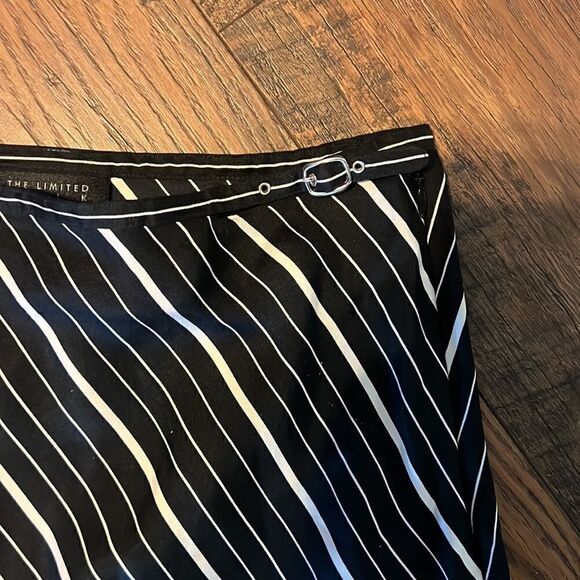 The Limited 100% Silk Assymetrical skirt size 2 - Picture 8 of 8